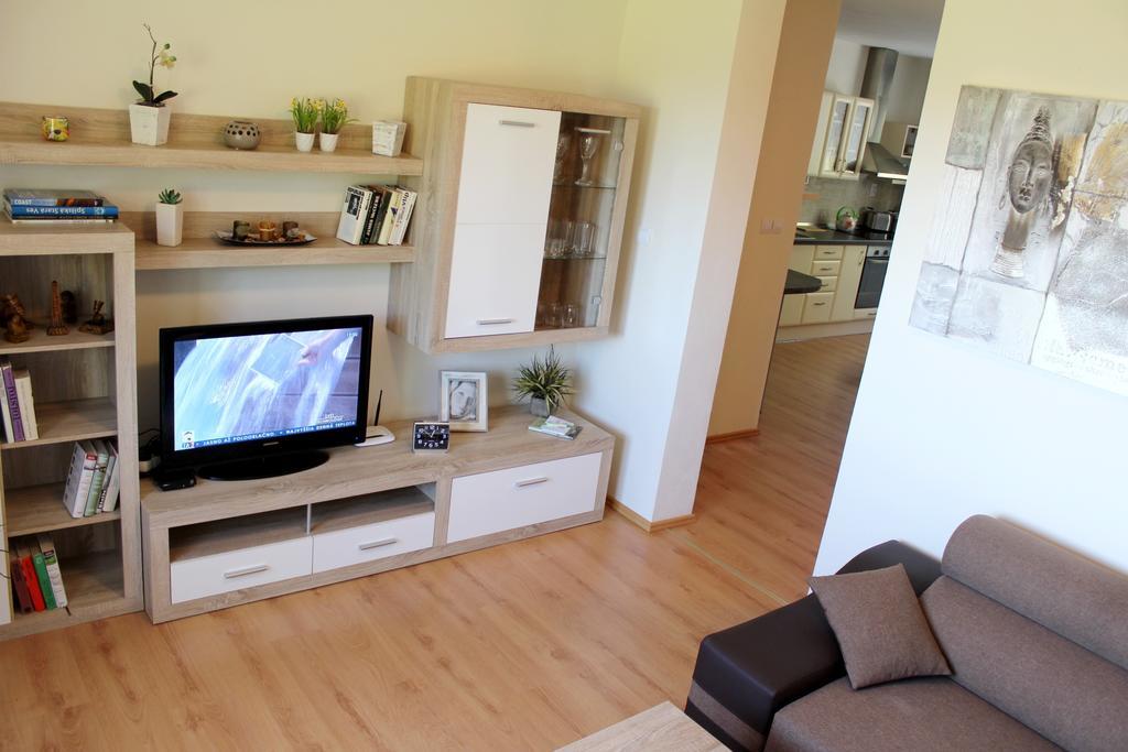 Pine Wood Apartment Vysne Ruzbachy Exterior photo